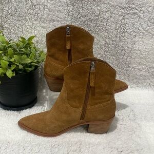Used Dolce Vita Ankle Booties Size 6.5